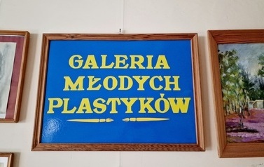 Szkoła Podstawowa w Kołbaskowie. Galeria Młodych Plastyk&oacute;w