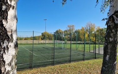 Szkoła Podstawowa w Będargowie. Boisko piłkarskie