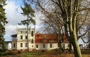 Pałac w Ostoi. Widok od frontu